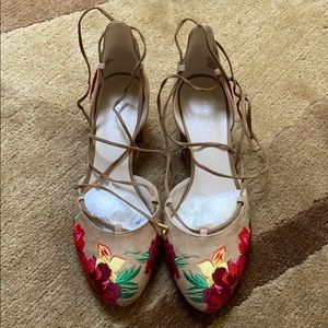 Kenneth Cole Tie Up Heel